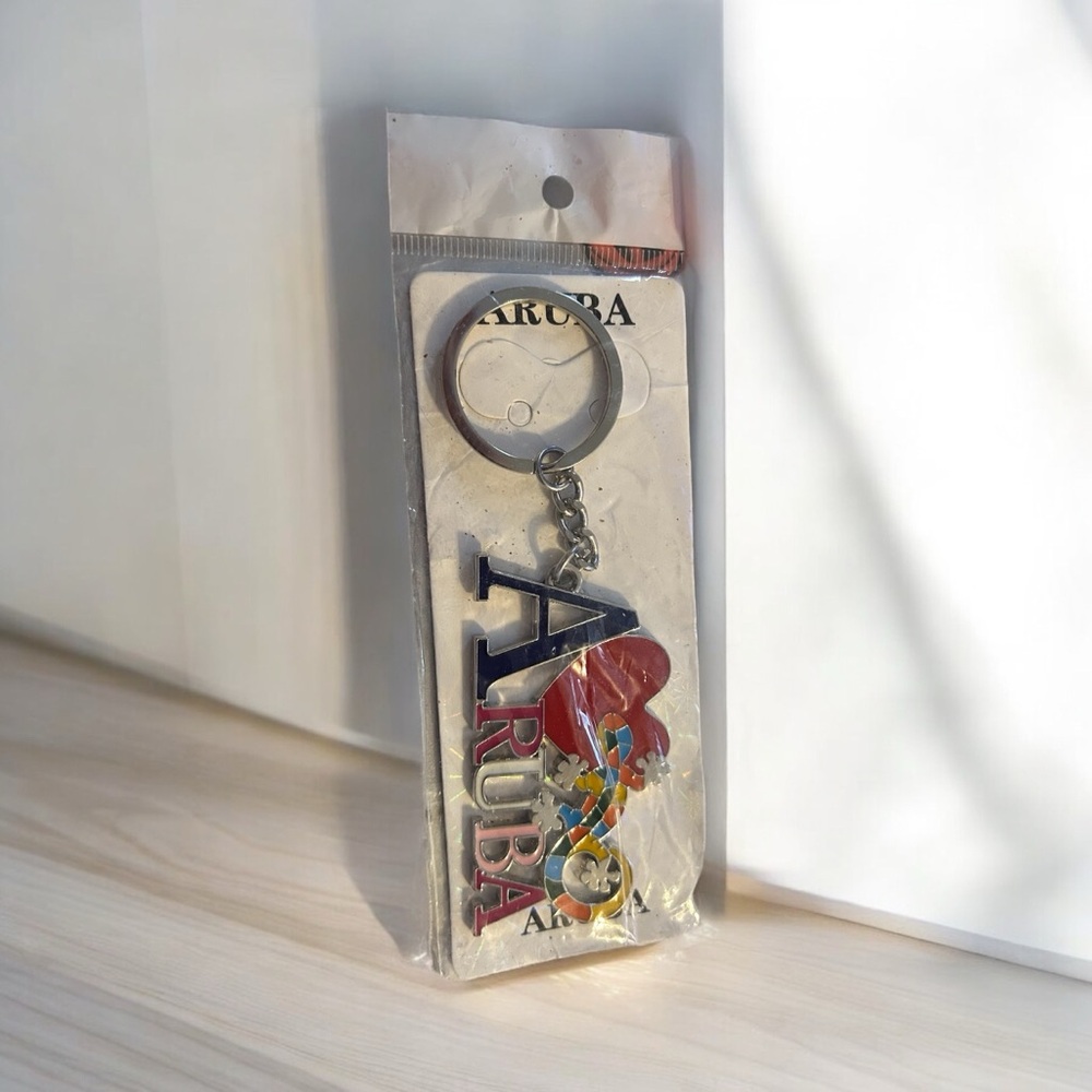 Aruba Souvenir Keychain with Heart and Colorful Iguana - Picture 2 of 2